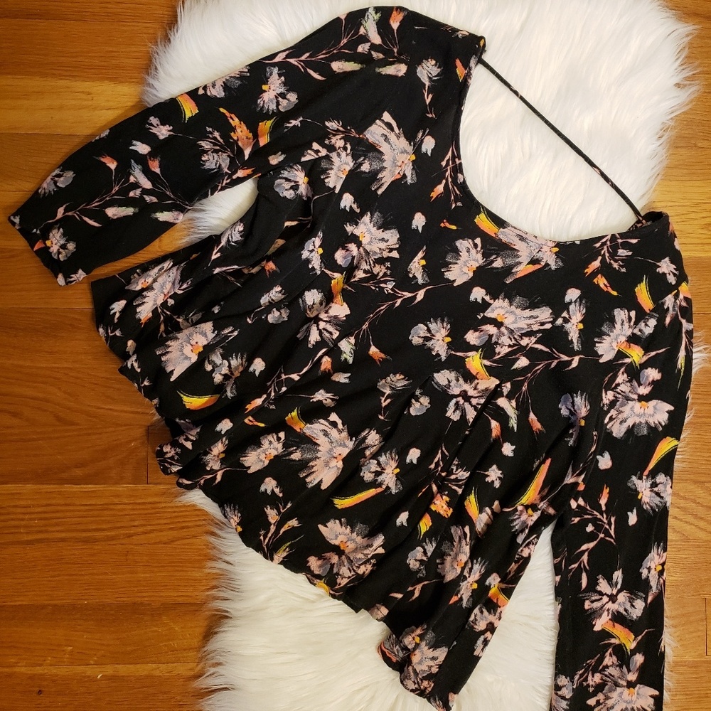 Xhilaration flowy floral top